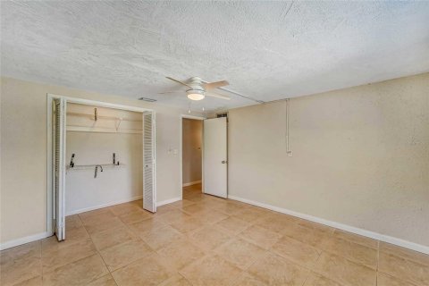 House in Port Richey, Florida 2 bedrooms, 131.74 sq.m. № 2208239 - photo 23