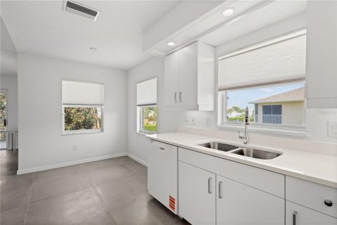 Copropriété à vendre à North Port, Floride: 2 chambres, 121.98 m2 № 1650665 - photo 17