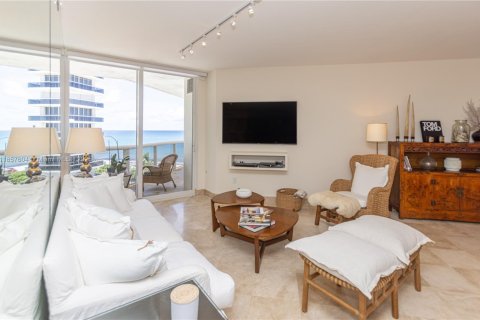 Condo in Surfside, Florida, 2 bedrooms  № 1882500 - photo 2