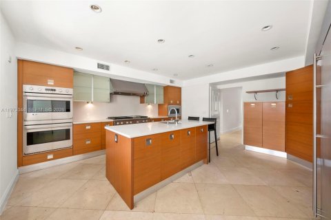 Casa en venta en Hallandale Beach, Florida, 5 dormitorios, 651.8 m2 № 2036236 - foto 12