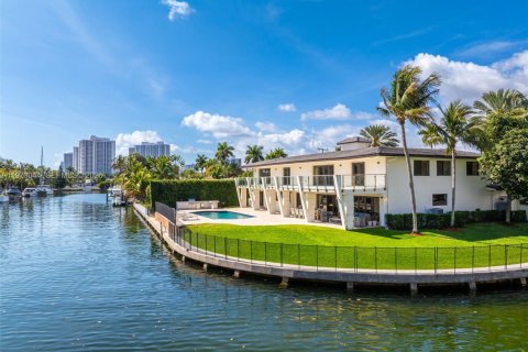 Casa en venta en Hallandale Beach, Florida, 5 dormitorios, 651.8 m2 № 2036236 - foto 23