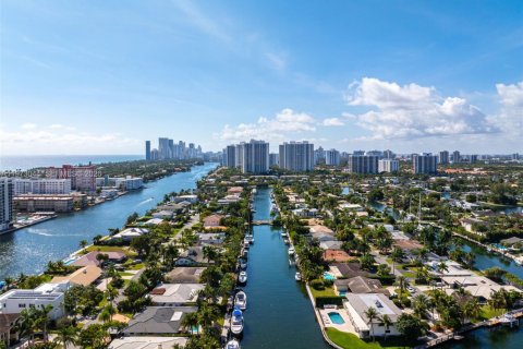 Casa en venta en Hallandale Beach, Florida, 5 dormitorios, 651.8 m2 № 2036236 - foto 30