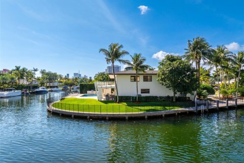 Casa en venta en Hallandale Beach, Florida, 5 dormitorios, 651.8 m2 № 2036236 - foto 22