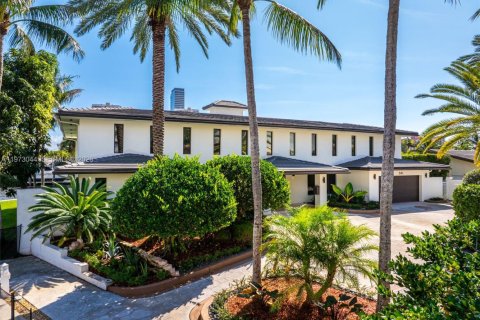 Casa en venta en Hallandale Beach, Florida, 5 dormitorios, 651.8 m2 № 2036236 - foto 18