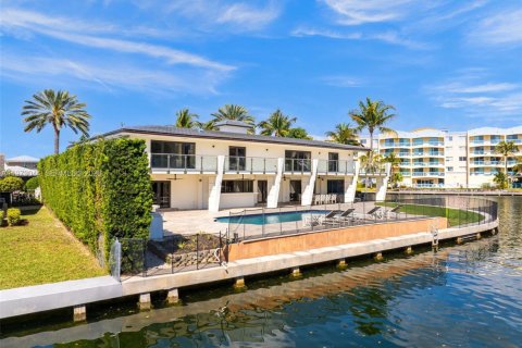 Casa en venta en Hallandale Beach, Florida, 5 dormitorios, 651.8 m2 № 2036236 - foto 26
