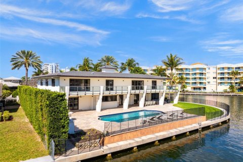 Casa en venta en Hallandale Beach, Florida, 5 dormitorios, 651.8 m2 № 2036236 - foto 27