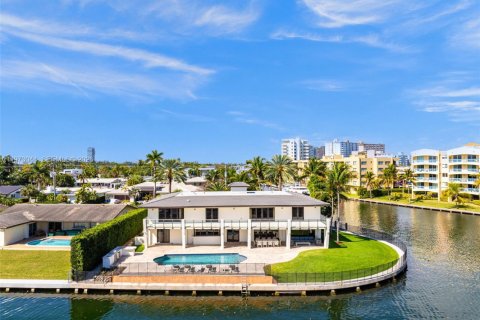 Casa en venta en Hallandale Beach, Florida, 5 dormitorios, 651.8 m2 № 2036236 - foto 25