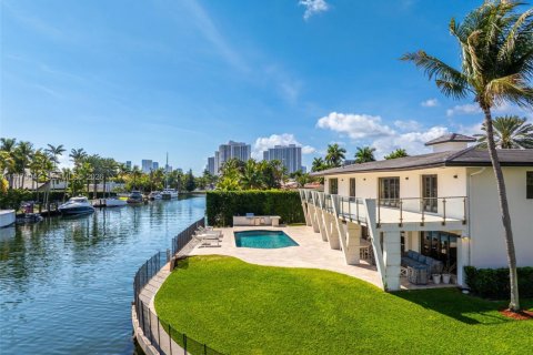 Casa en venta en Hallandale Beach, Florida, 5 dormitorios, 651.8 m2 № 2036236 - foto 24