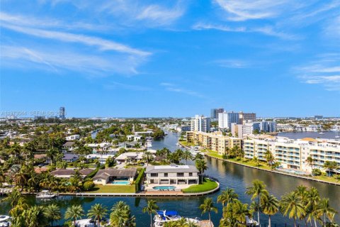 Casa en venta en Hallandale Beach, Florida, 5 dormitorios, 651.8 m2 № 2036236 - foto 28