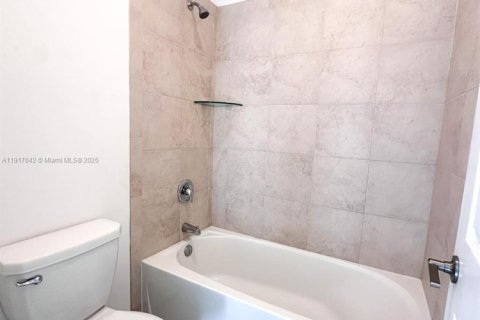 Снять в аренду виллу или дом в Майами, Флорида 3 спальни, 221.57м2, № 1972299 - фото 20