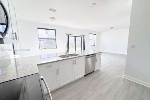 Снять в аренду виллу или дом в Майами, Флорида 3 спальни, 221.57м2, № 1972299 - фото 14