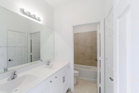 Снять в аренду виллу или дом в Майами, Флорида 3 спальни, 221.57м2, № 1972299 - фото 6