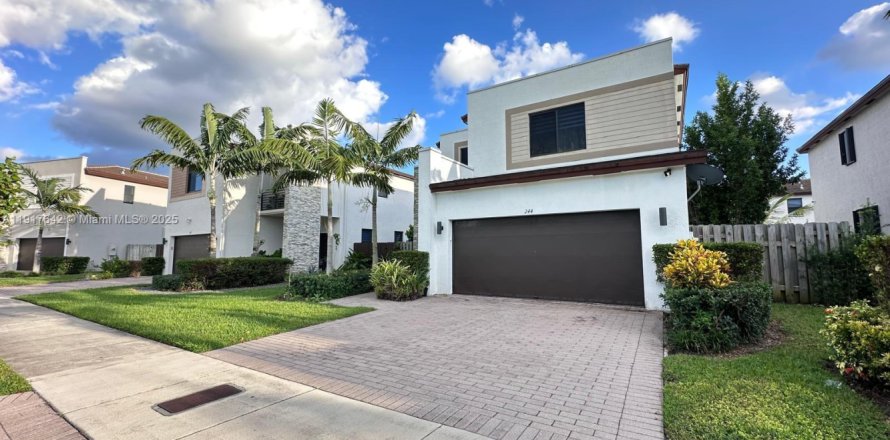 Дом в Майами, Флорида 3 спальни, 221.57м2 № 1972299