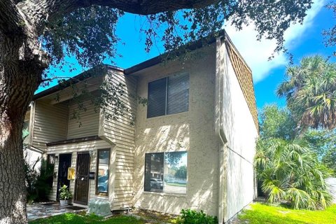 Townhouse in Saint Petersburg, Florida 2 bedrooms, 111.02 sq.m. № 2358514