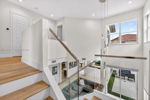 House in Hollywood, Florida 4 bedrooms, 247.12 sq.m. № 2003064 - photo 18