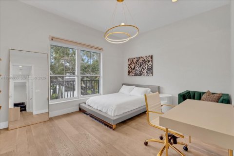 House in Hollywood, Florida 4 bedrooms, 247.12 sq.m. № 2003064 - photo 19