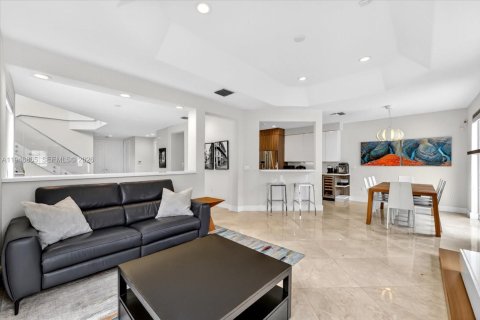 House in Hollywood, Florida 4 bedrooms, 247.12 sq.m. № 2003064 - photo 12