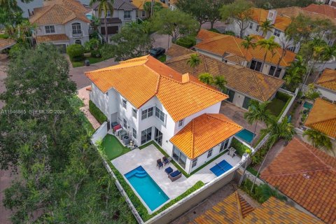 House in Hollywood, Florida 4 bedrooms, 247.12 sq.m. № 2003064 - photo 4