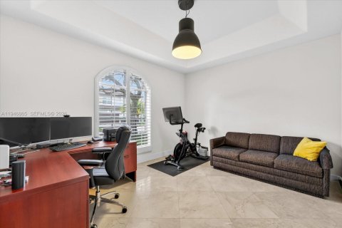 House in Hollywood, Florida 4 bedrooms, 247.12 sq.m. № 2003064 - photo 16