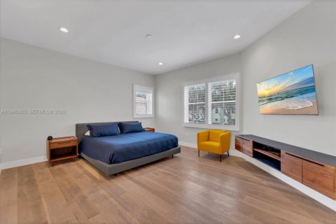 House in Hollywood, Florida 4 bedrooms, 247.12 sq.m. № 2003064 - photo 23