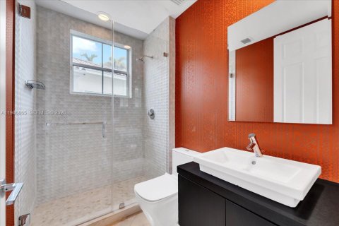 House in Hollywood, Florida 4 bedrooms, 247.12 sq.m. № 2003064 - photo 17