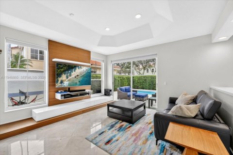 House in Hollywood, Florida 4 bedrooms, 247.12 sq.m. № 2003064 - photo 11