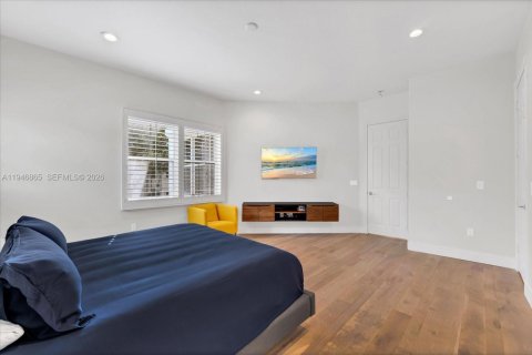 House in Hollywood, Florida 4 bedrooms, 247.12 sq.m. № 2003064 - photo 24