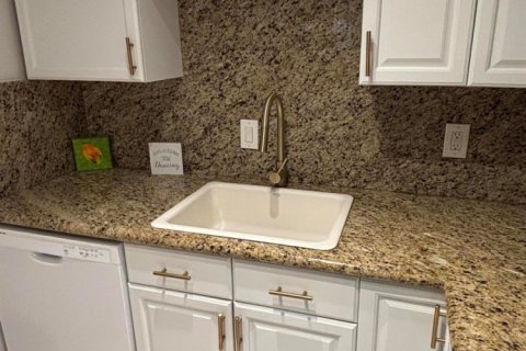Condo in North Palm Beach, Florida, 3 bedrooms № 2247297 - photo 5