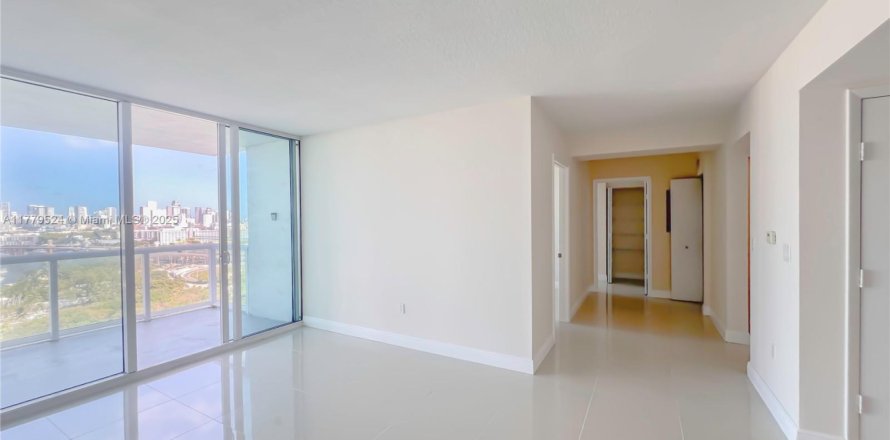 Condominio en Miami, Florida, 2 dormitorios № 1735731
