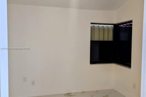 Casa en alquiler en Pembroke Pines, Florida, 3 dormitorios, 131.55 m2 № 1970497 - foto 27