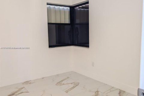 Casa en alquiler en Pembroke Pines, Florida, 3 dormitorios, 131.55 m2 № 1970497 - foto 26