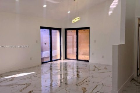 Casa en alquiler en Pembroke Pines, Florida, 3 dormitorios, 131.55 m2 № 1970497 - foto 22