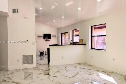 Casa en alquiler en Pembroke Pines, Florida, 3 dormitorios, 131.55 m2 № 1970497 - foto 13