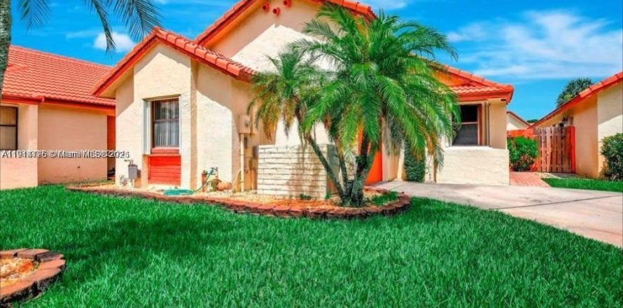 Casa en Pembroke Pines, Florida 3 dormitorios, 131.55 m2 № 1970497