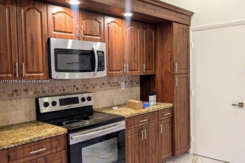 Casa en alquiler en Pembroke Pines, Florida, 3 dormitorios, 131.55 m2 № 1970497 - foto 7