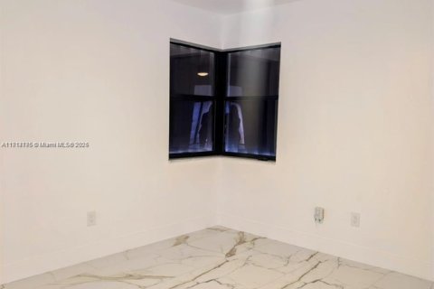 Casa en alquiler en Pembroke Pines, Florida, 3 dormitorios, 131.55 m2 № 1970497 - foto 18