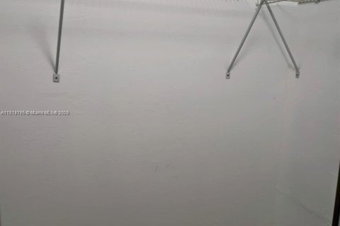 Casa en alquiler en Pembroke Pines, Florida, 3 dormitorios, 131.55 m2 № 1970497 - foto 23