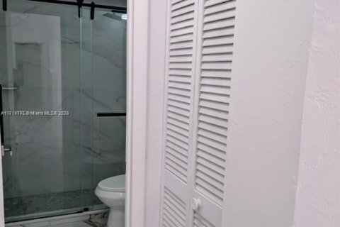 Casa en alquiler en Pembroke Pines, Florida, 3 dormitorios, 131.55 m2 № 1970497 - foto 15