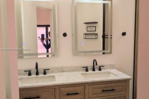 Casa en alquiler en Pembroke Pines, Florida, 3 dormitorios, 131.55 m2 № 1970497 - foto 11