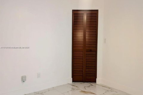 Casa en alquiler en Pembroke Pines, Florida, 3 dormitorios, 131.55 m2 № 1970497 - foto 19