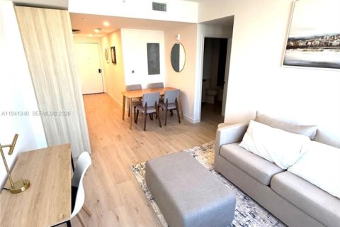 Condo in Miami, Florida, 2 bedrooms  № 1998358 - photo 23
