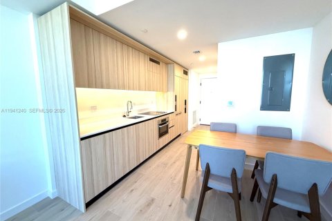 Condo in Miami, Florida, 2 bedrooms  № 1998358 - photo 17