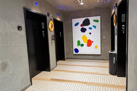 Condo in Miami, Florida, 2 bedrooms  № 1998358 - photo 3