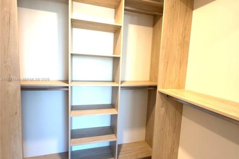 Condo in Miami, Florida, 2 bedrooms  № 1998358 - photo 12