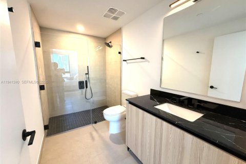 Condo in Miami, Florida, 2 bedrooms  № 1998358 - photo 9