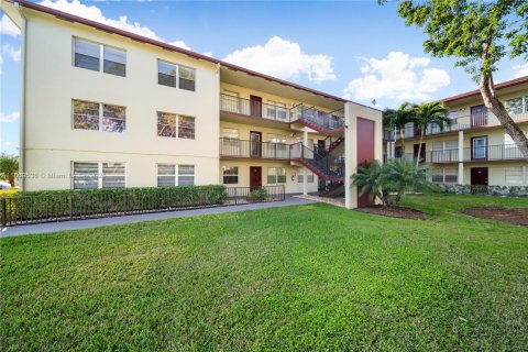 Condo in Pembroke Pines, Florida, 2 bedrooms  № 1979405 - photo 6