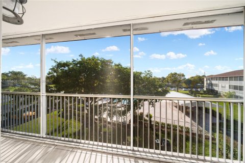 Condo in Pembroke Pines, Florida, 2 bedrooms  № 1979405 - photo 24