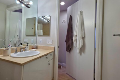 Copropriété à vendre à Aventura, Floride: 1 chambre, 84.91 m2 № 2019887 - photo 16