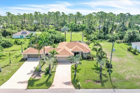Villa ou maison à Rotonda, Floride 3 chambres, 139.82 m2 № 2302699