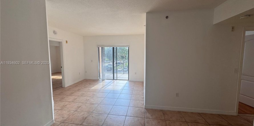 Кондоминиум с 3 спальнями в Майами, Флорида № 2054356